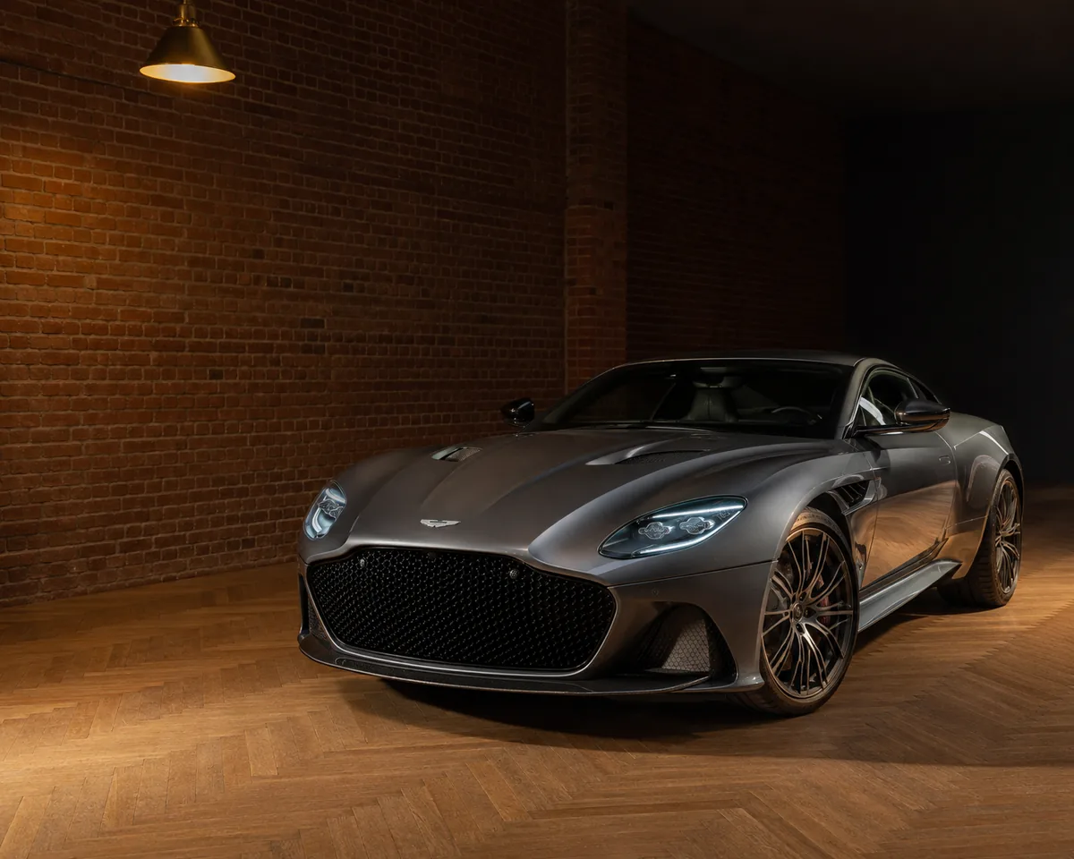 ASTON MARTIN DBS — Wochen-Auswahl von Sven · Sportwagen aus Freiburg